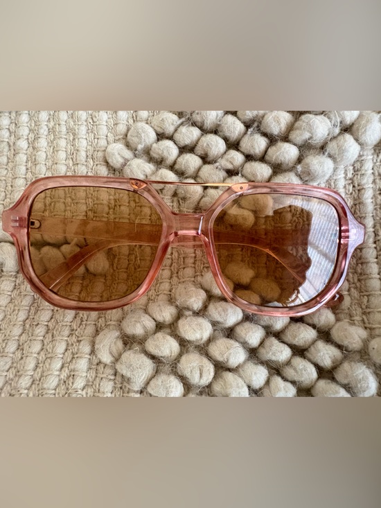 Vintage Accessories - Vintage Pink Frame Sunglasses with Brown Lenses 🤎